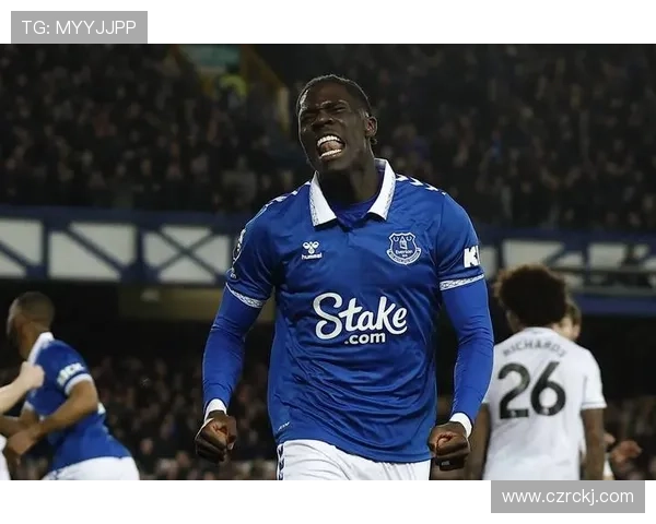 奥纳纳加盟埃弗顿后的中场支柱作用解析