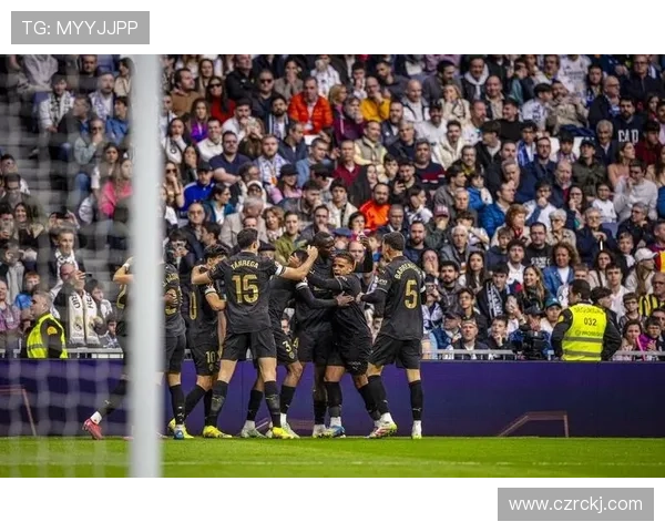 瓦伦西亚传统豪门地位下滑,对球队在西甲赛场表现产生持续影响 瓦伦西亚传统豪门地位下滑,对球队在西甲赛场表现产生持续影响